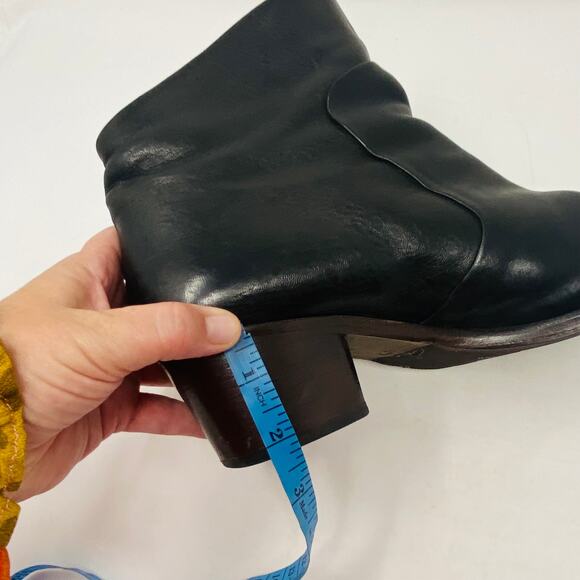 P. Monjo Womens Black Leather Pull-On Round Toe Cap Ankle Boots Size EU41 - Picture 14 of 15